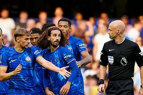 EPL 2024-25, Chelsea Vs Manchester City: Chelsea players argue with referee Anthony Taylor